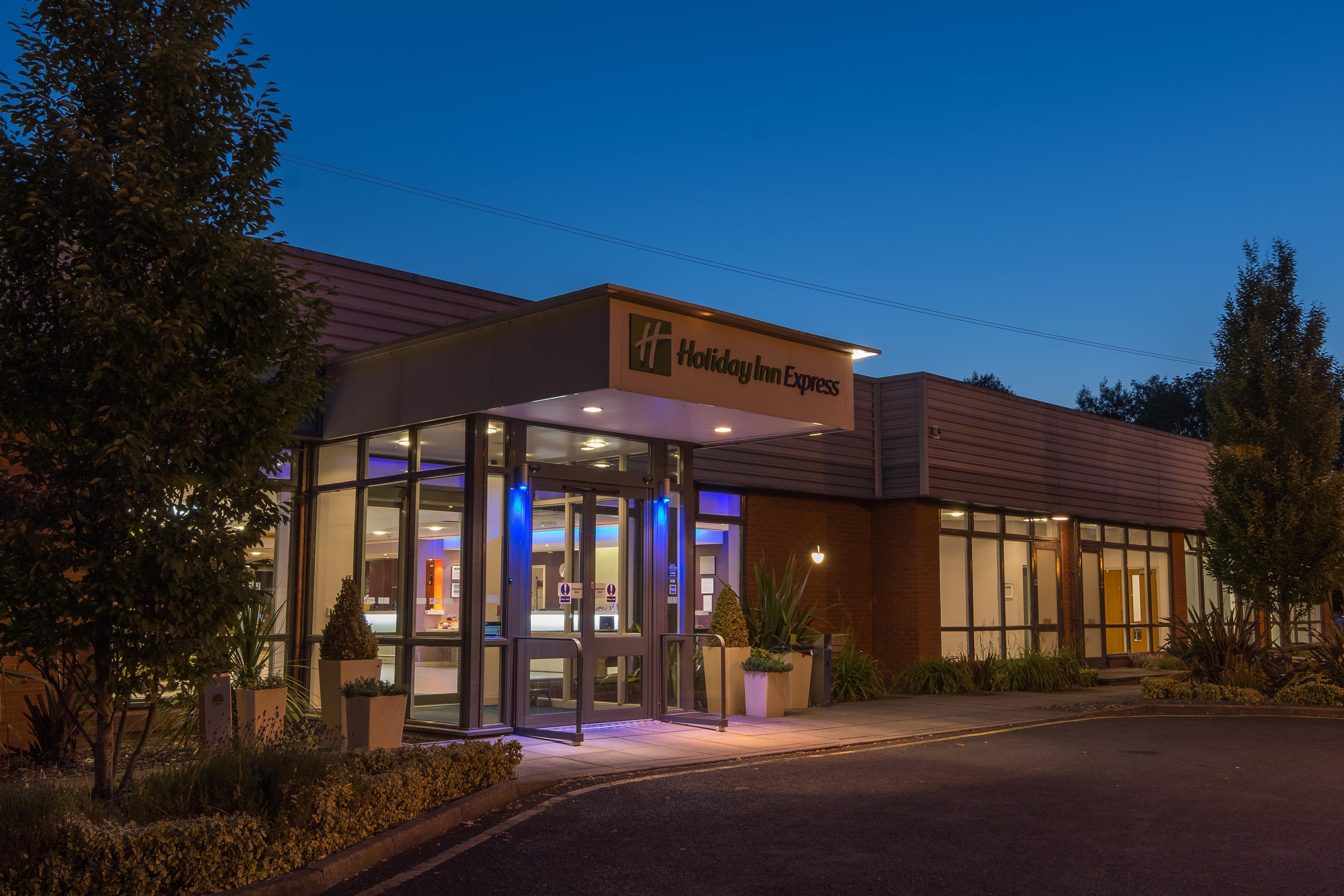 Holiday Inn Express Preston South By Ihg Exterior foto